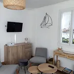 Spacious Quiet Nest With Garden Near The Sea