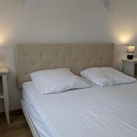 Spacious Quiet Nest With Garden Near The Sea Apartamento *