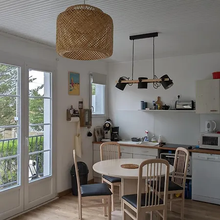 Spacious Quiet Nest With Garden Near The Sea *