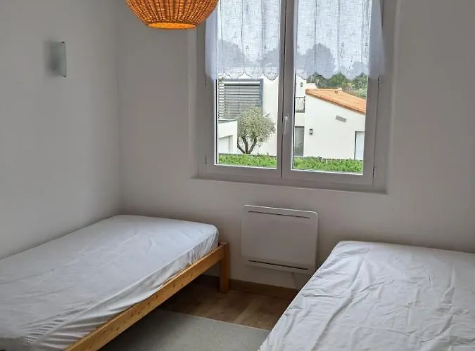 Spacious Quiet Nest With Garden Near The Sea *