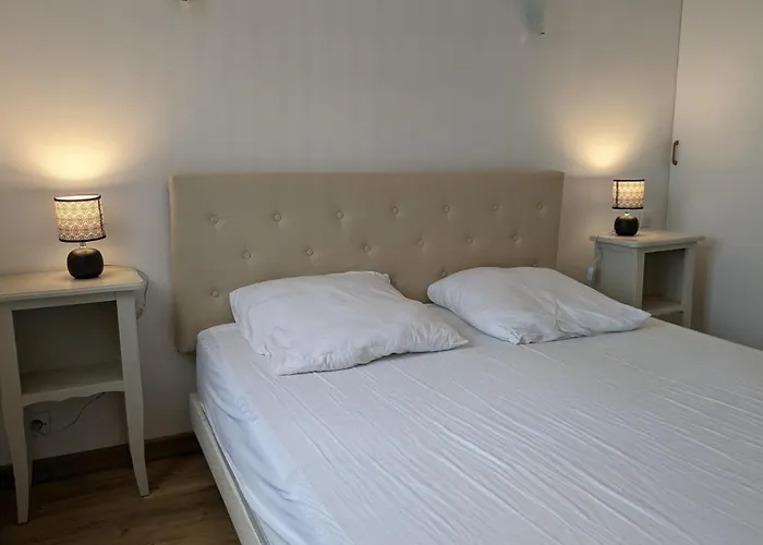 Spacious Quiet Nest With Garden Near The Sea Appartamento *