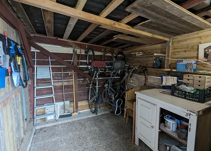 Spacious Quiet Nest With Garden Near The Sea