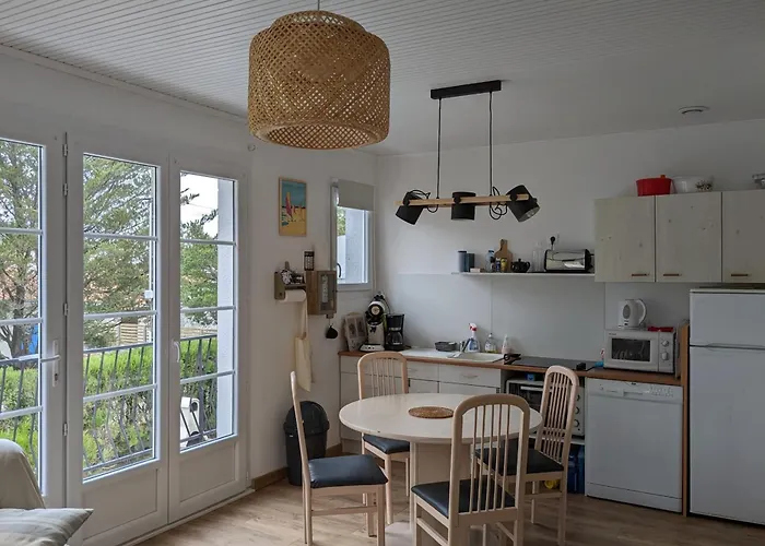 Spacious Quiet Nest With Garden Near The Sea *