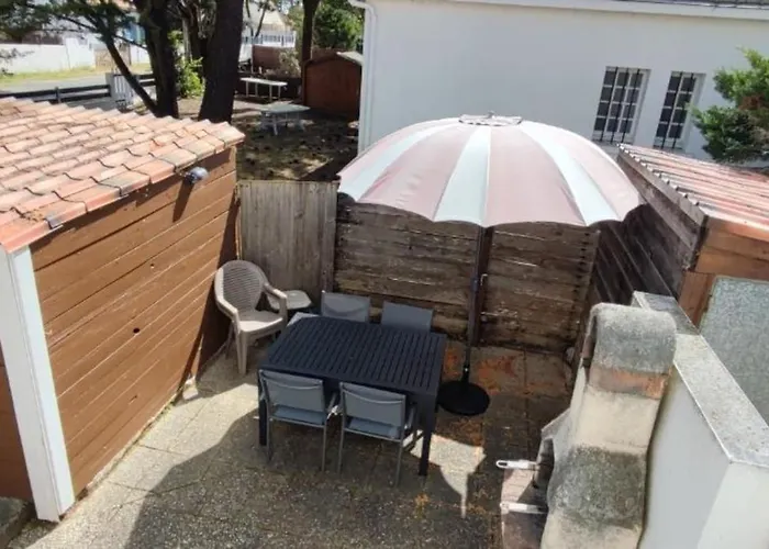 Spacious Quiet Nest With Garden Near The Sea